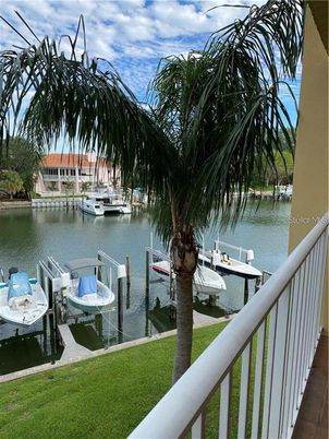 Exterior, Lake
