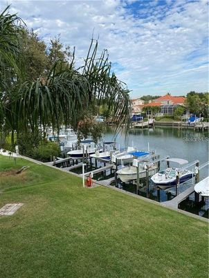 Exterior, Lake