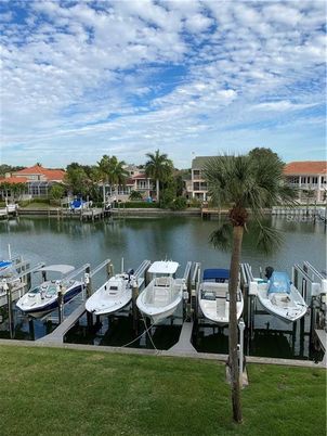 Exterior, Lake