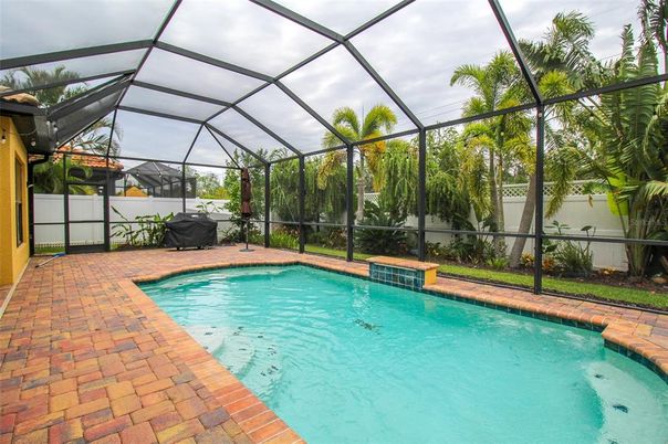 Interior, Sun Room, Pool, Glass Ceilings