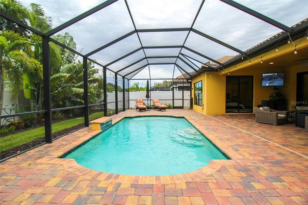 Interior, Sun Room, Pool, Glass Ceilings