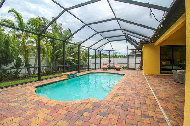 Interior, Sun Room, Pool, Glass Ceilings