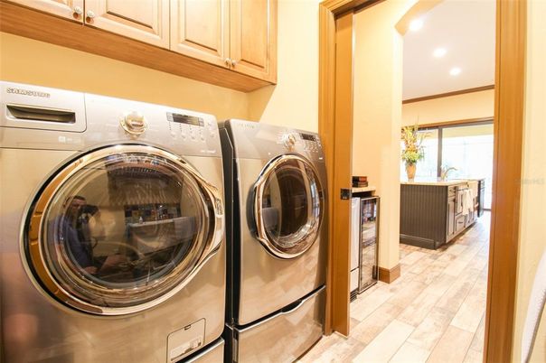 Interior, Washer, Recessed Lighting, Ceramic Tile
