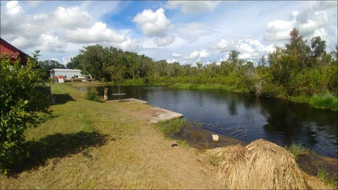 Exterior, Lake