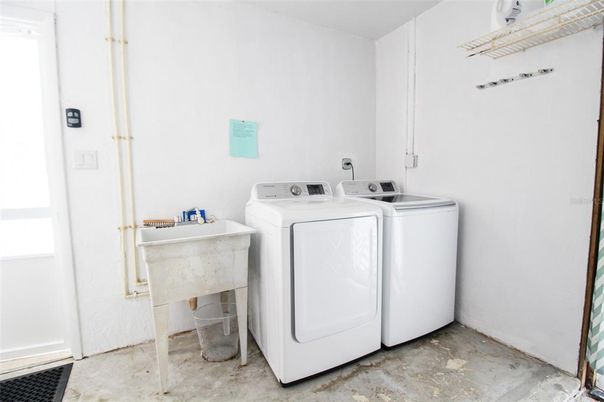Interior, Washer, Ceramic Tile