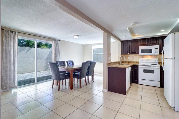 Dining room, Interior, Kitchen, Recessed Lighting