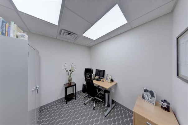 Home Office, Interior