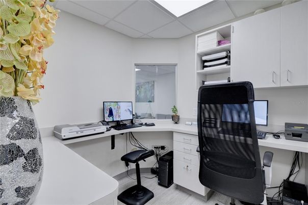 Home Office, Interior