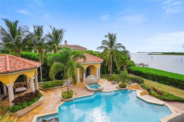 Exterior, Pool, Water