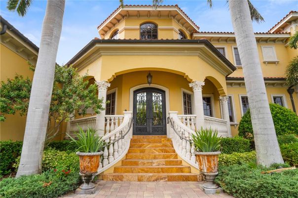 Exterior, Facade, Mediterranean