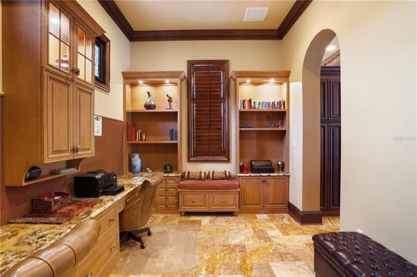 Home Office, Interior