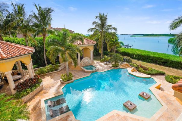 Exterior, Pool, Water