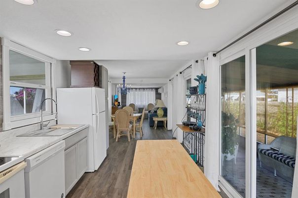 Dining room, Interior, Kitchen, Recessed Lighting, Wood Texture Flooring