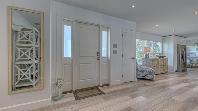Interior, Recessed Lighting, Wood Texture Flooring