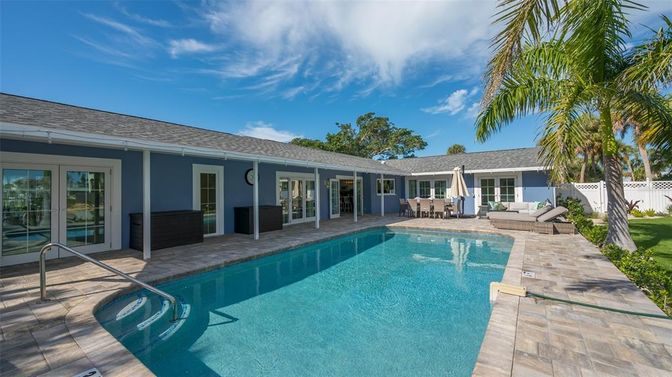 Exterior, Pool