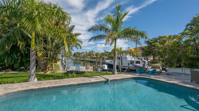 Exterior, Lake, Pool