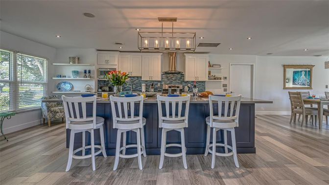 Dining room, Interior, Kitchen, Pendant Lights, Recessed Lighting, Wood Texture Flooring