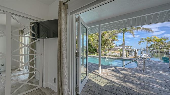 Interior, Pool, Sun Room, Water
