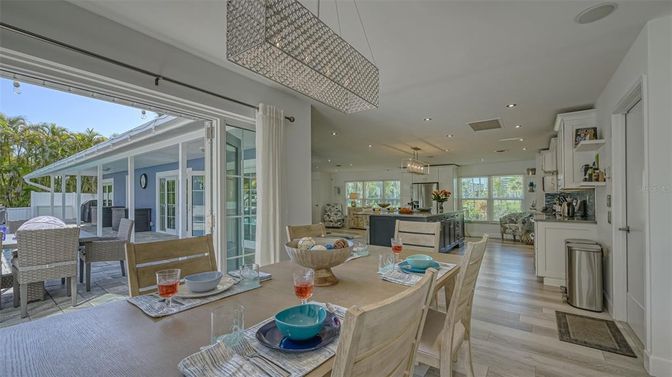 Chandelier, Dining room, Interior, Kitchen, Pendant Lights, Recessed Lighting, Wood Texture Flooring