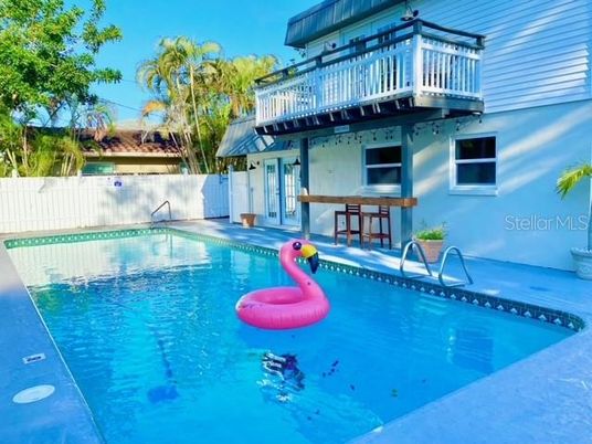 Exterior, Pool