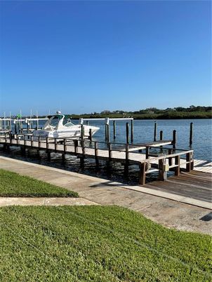 Exterior, Lake