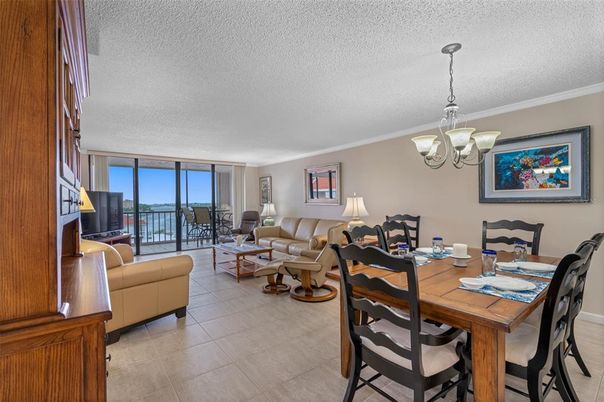 Chandelier, Dining room, Interior, Living room