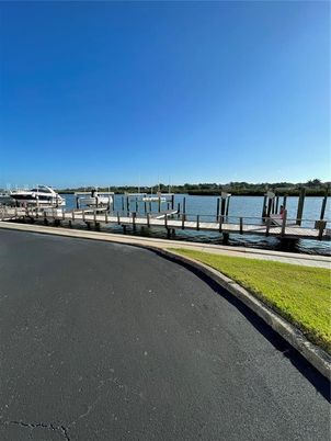 Exterior, Lake