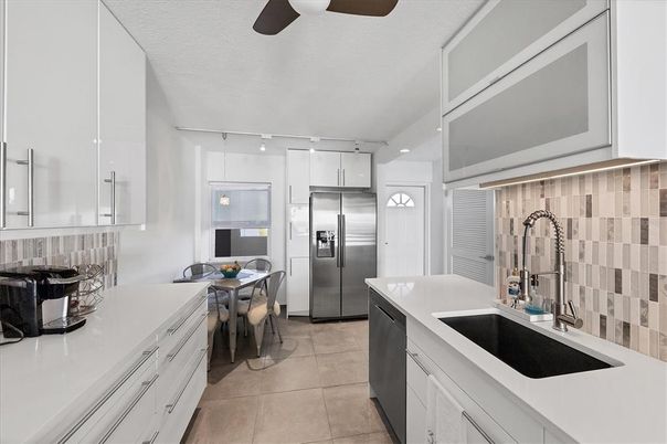Dining room, Interior, Kitchen, Recessed Lighting, Stainless Steel Appliances