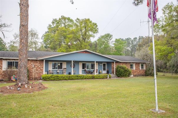 Backyard, Exterior, Facade, Brick Facade, Ranch
