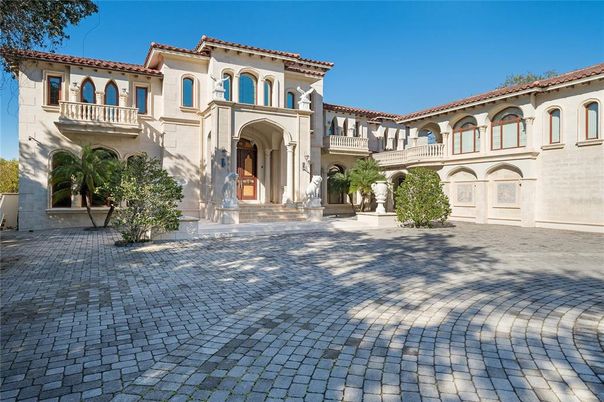 Exterior, Facade, Mediterranean