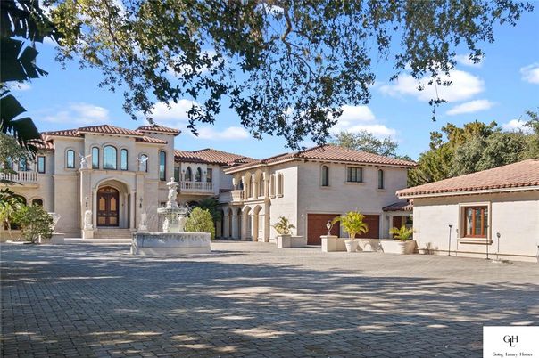 Attached, Exterior, Facade, Mediterranean
