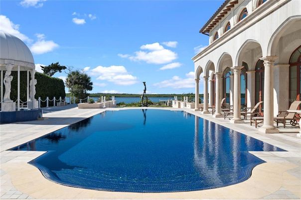 Exterior, Pool, Water