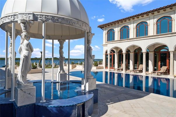 Exterior, Pool, Water