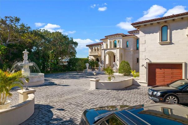 Attached, Exterior, Facade, Mediterranean