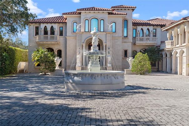 Exterior, Facade, Mediterranean