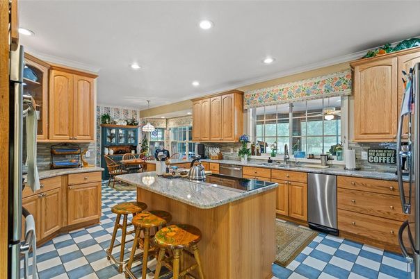 Dining room, Interior, Kitchen, Pendant Lights, Recessed Lighting, Stainless Steel Appliances