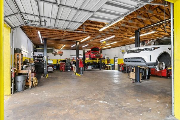 Garage, Interior, Washer, Wooden Beams