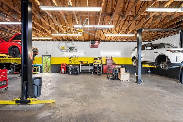 Garage, Interior, Wooden Beams, Wooden Ceilings