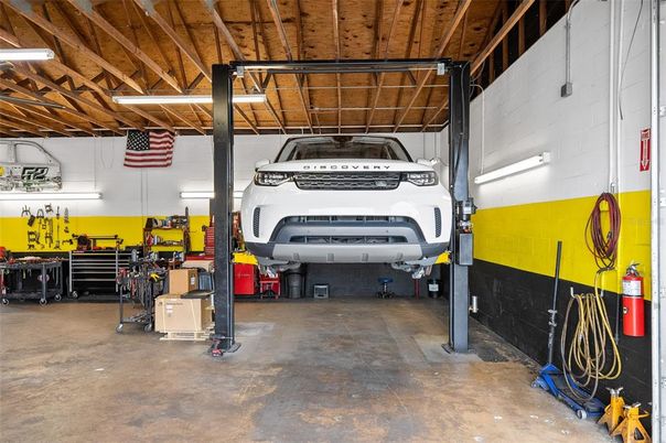 Garage, Interior, Wooden Beams
