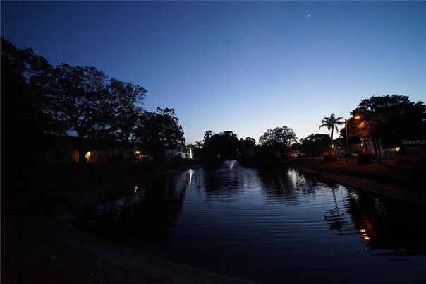 Exterior, Lake