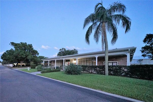 Exterior, Facade, Ranch