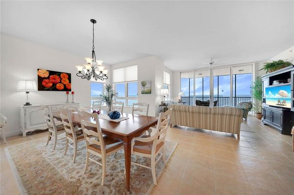 Chandelier, Dining room, Interior, Living room