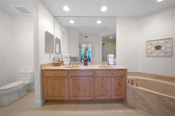 Bathroom, Dual Sink Vanities, Interior, Recessed Lighting
