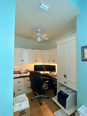 Home Office, Interior