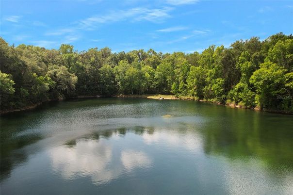 Exterior, Lake