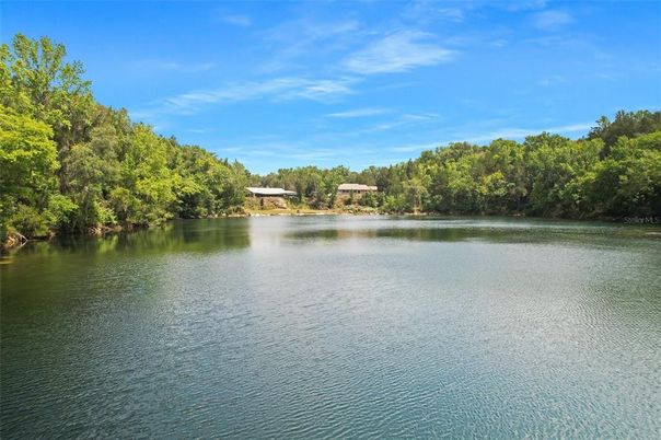 Exterior, Lake