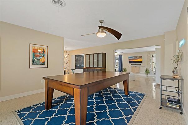 Home Office, Interior