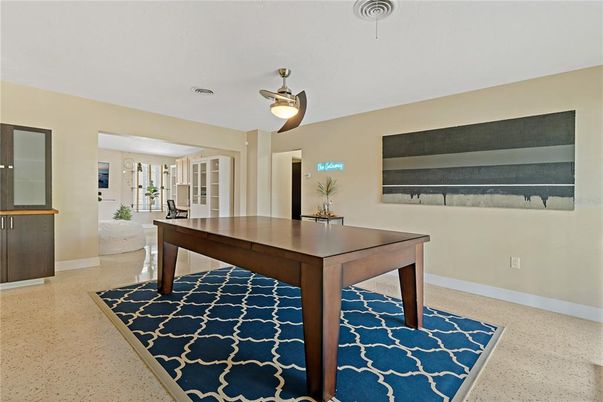 Home Office, Interior
