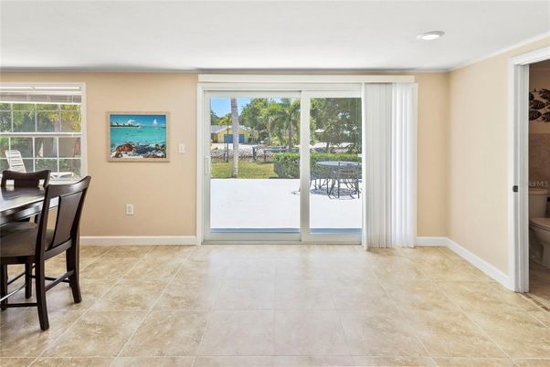 Dining room, Interior, Recessed Lighting