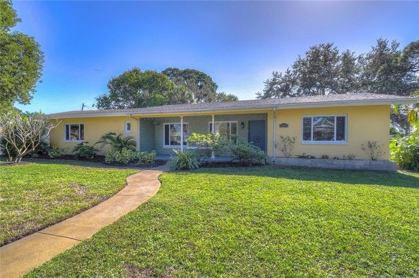 Backyard, Exterior, Facade, Ranch